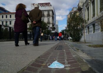 ΕΟΔΥ: 70 θάνατοι από κορονοϊό και 96 διασωληνωμένοι την τελευταία εβδομάδα – Υποχωρεί η γρίπη
