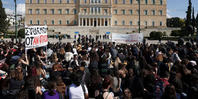 Μέσα Μαζικής Μεταφοράς, Δημόσιο, Εκπαιδευτικοί: Σε απεργιακό κλοιό η χώρα