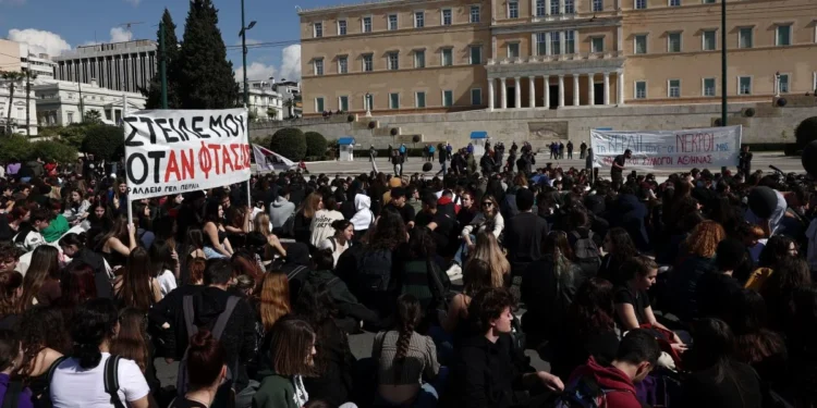 Σε απεργιακό κλοιό η χώρα την Πέμπτη – Ποιοι κλάδοι απεργούν, πώς θα κινηθούν τα μέσα μεταφοράς