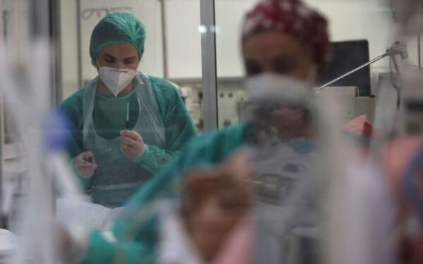 ΕΟΔΥ: Στους 89 οι νεκροί από κοροναϊό την τελευταία εβδομάδα – Πώς εξελίσσεται η γρίπη