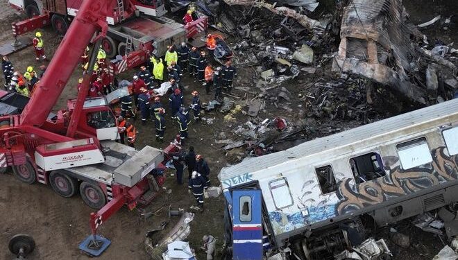 Τέμπη: Ποινική δίωξη για ανθρωποκτονία από αμέλεια στον σταθμάρχη – Απολογείται το Σάββατο