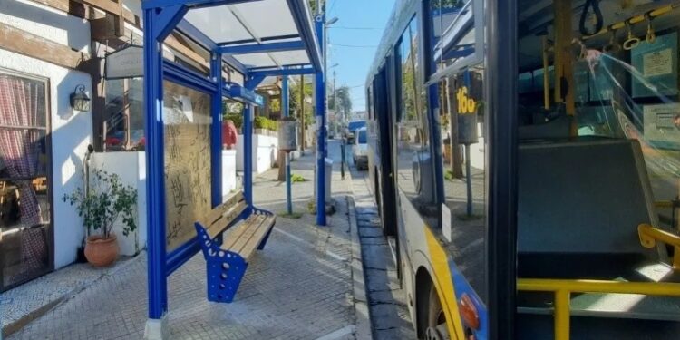 Δήμος Χαλανδρίου: Καινούρια στέγαστρα σε 30 στάσεις της Δημοτικής Συγκοινωνίας