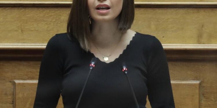 Ο Νίκος Μανωλάκος  βουλευτής Ν.Δ., στον Επικοινωνία 94fm
