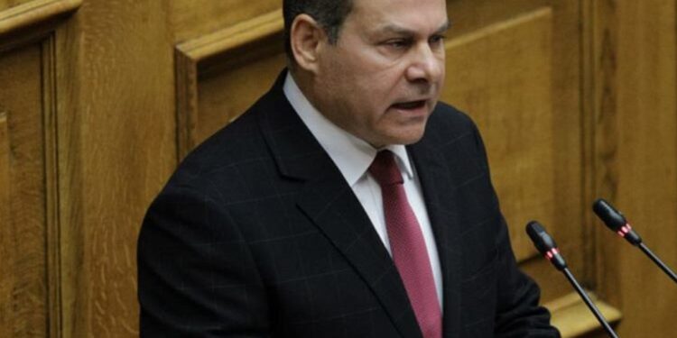 Ο Νίκος Μανωλάκος  βουλευτής Ν.Δ., στον Επικοινωνία 94fm
