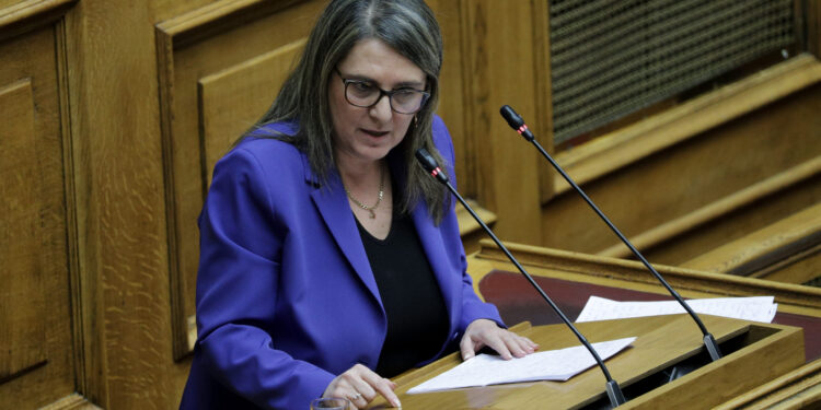 Η Ολυμπία Τελιγιορίδου βουλευτής ΣΥΡΙΖΑ – Π.Σ. και πρώην Υπουργός στον Επικοινωνία 94fm