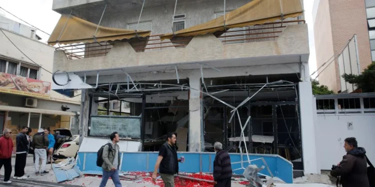 Ηράκλειο Αττ. – ΕΛΑΣ : Από επίθεση με δυναμίτη πιθανότατα η έκρηξη στην καφετέρια – Μεγάλη η καταστροφή στην περιοχή