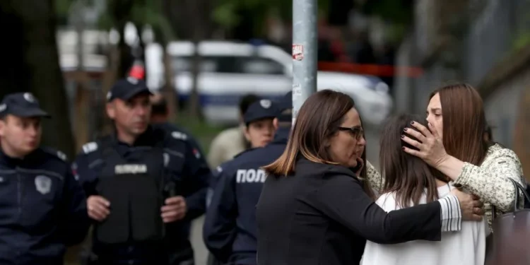 Σερβία: Εννιά νεκροί, ανάμεσά τους οκτώ παιδιά, από επίθεση εφήβου σε σχολείο
