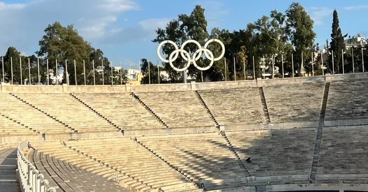 Οι Ολυμπιακοί Κύκλοι τοποθετήθηκαν ξανά στο Παναθηναϊκό Στάδιο