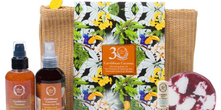 Summer must haves: Τα προϊόντα που δεν πρέπει να λείπουν από το καλοκαιρινό σου νεσεσέρ