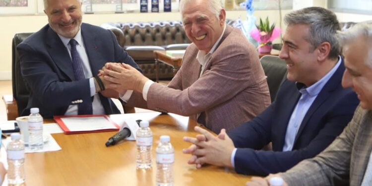 Περιφέρεια Αττικής: Νέος χλοοτάπητας στο γήπεδο του Ατρομήτου Περιστερίου