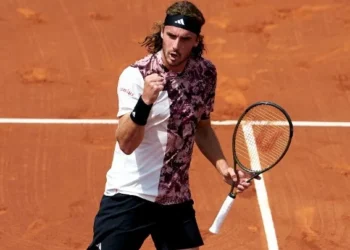 Εύκολα στον τρίτο γύρο του Roland Garros ο Τσιτσιπάς