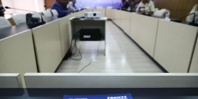 Συμφωνία για τηλεμαχία των πέντε πολιτικών αρχηγών στις 15 Ιουνίου