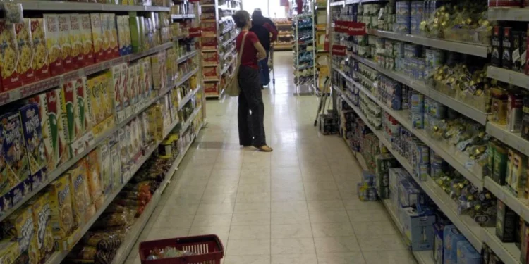 ΕΛΣΤΑΤ: Πτώση πληθωρισμού στο 2,8%, ράλι στα τρόφιμα με αυξήσεις 11,6%