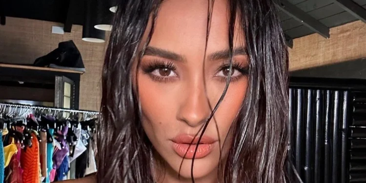 Ακαταμάχητα και juicy χείλη: 8 lip glosses που πρέπει να δοκιμάσεις