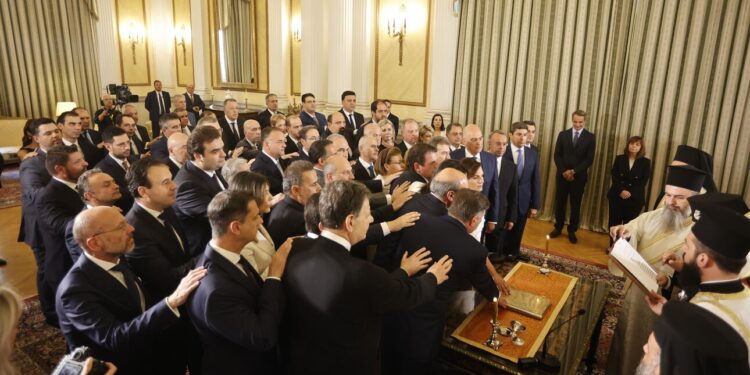 Ορκίστηκε η νέα κυβέρνηση