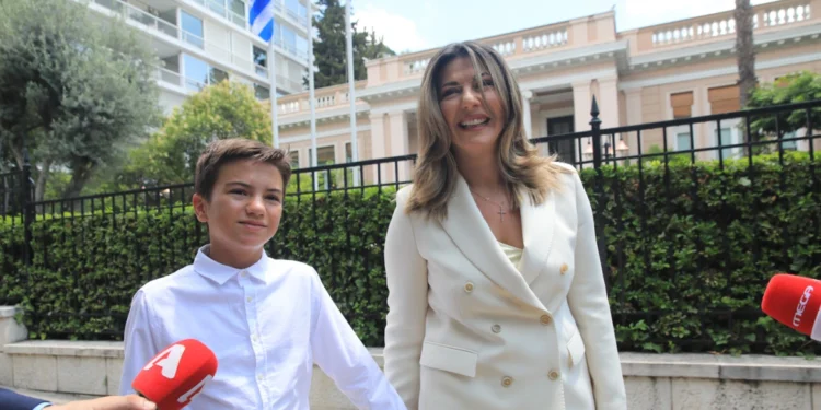 Ζαχαράκη για τη σεξιστική επίθεση από τον Τζήμερο: «Η αγάπη για τα παιδιά δεν κρίνεται από προσωπικές επιλογές»
