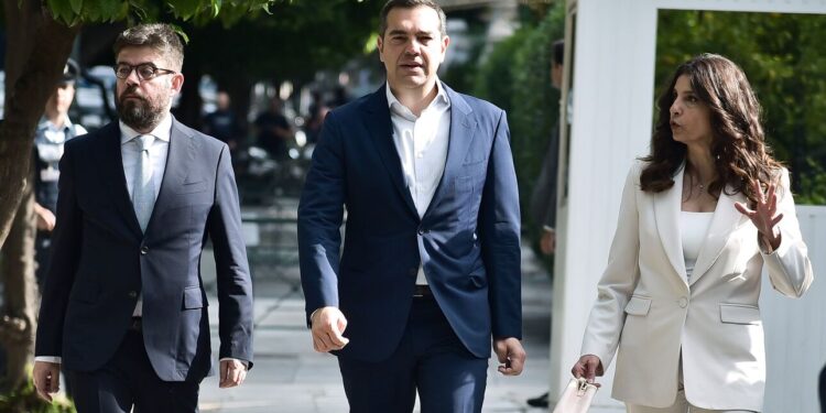 Τσίπρας σε Σαρμά: Η Άγκυρα τρίβει τα χέρια της με τους χειρισμούς Μητσοτάκη στο θέμα της Θράκης