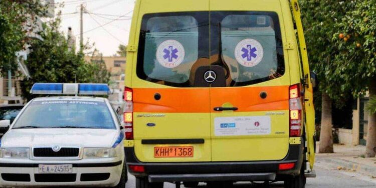 Αυτοκίνητο αναποδογύρισε στη Λεωφόρο Δεκελείας – Κλειστό το ρεύμα προς Νέα Ιωνία