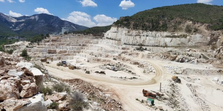 Δήμος Διονύσου: Μπλόκο στα λατομεία του Πεντελικού Όρους