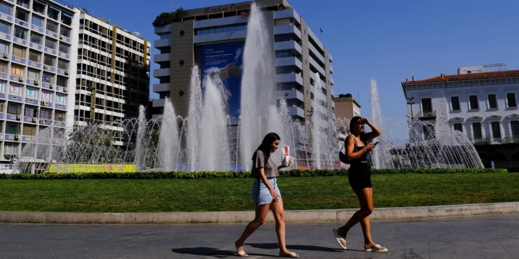 Ξεκινά η θερμή εισβολή με θερμοκρασίες «φωτιά» μέχρι την Κυριακή