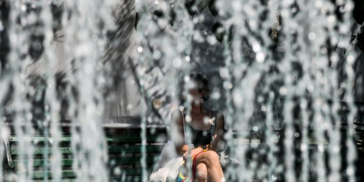 Έρχεται ο πρώτος μίνι – καύσωνας με 38αρια – Ποια θα είναι η πιο ζεστή μέρα της εβδομάδας