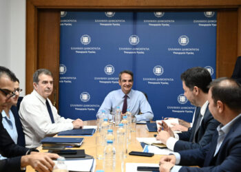 Κ. Μητσοτάκης: Εντός της ημέρας η ΠΝΠ για ενίσχυση του ΕΚΑΒ από μεικτά πληρώματα Πυροσβεστικής, Ενόπλων Δυνάμεων