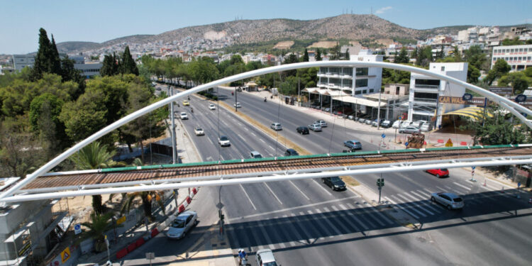 Τοποθετήθηκε η νέα πεζογέφυρα στο Παλατάκι Χαϊδαρίου