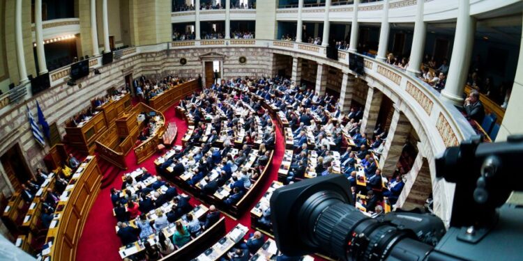 Την Πέμπτη η προ ημερησίας στη Βουλή για τις πυρκαγιές – Σύσκεψη αύριο στο Μέγαρο Μαξίμου