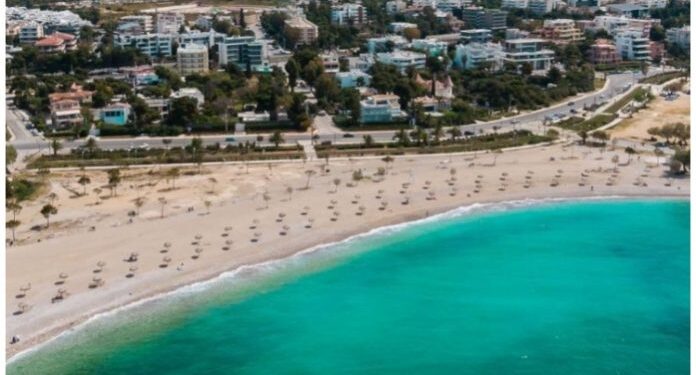 Δήμος Γλυφάδας: «Γαλάζιες» οι παραλίες της πόλης