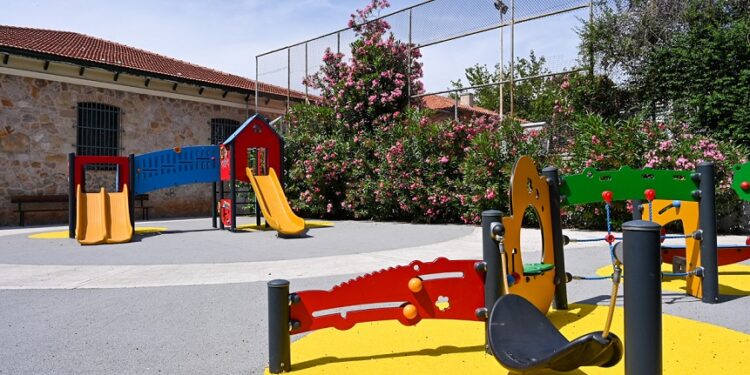Αναμορφώθηκε πλήρως παιδική χαρά στα Ιλίσια