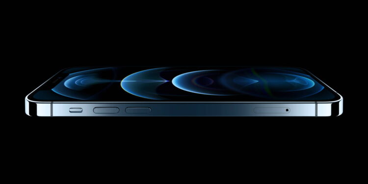 Η Apple θα επικαιροποιήσει το λογισμικό του iPhone 12 στη Γαλλία