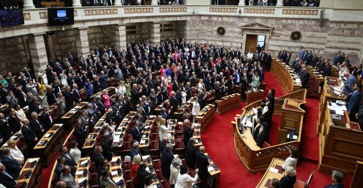 Βουλή: Ψηφίζεται η τροπολογία για την ακρίβεια – Τσουχτερά τα πρόστιμα