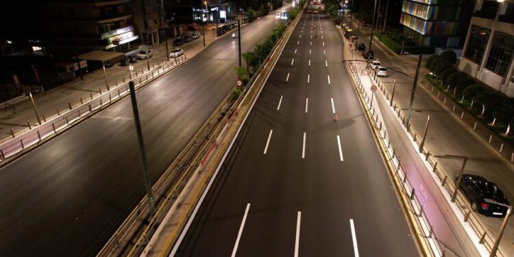 H Περιφέρεια Αττικής συνεχίζει με αμείωτο ρυθμό τη συντήρηση του οδικού δικτύου