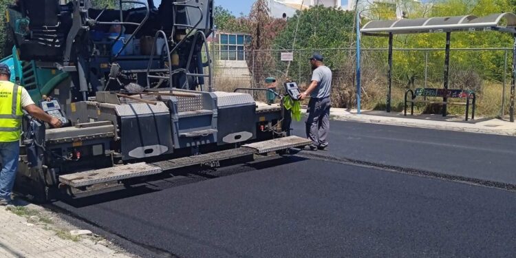 Περιφέρεια Αττικής: Ασφαλτοστρώθηκε η οδός Β. Κωνσταντίνου του Δήμου Βάρης – Βούλας – Βουλιαγμένης