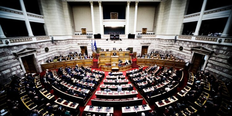 Στη Βουλή σήμερα το προσχέδιο προϋπολογισμού: Τι προβλέπει για ΕΝΦΙΑ και συνταξιούχους