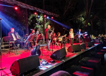 Λαϊκή βραδιά με Θανάση Πολυκανδριώτη και Πίτσα Παπαδοπούλου στα Ηράκλεια 2023