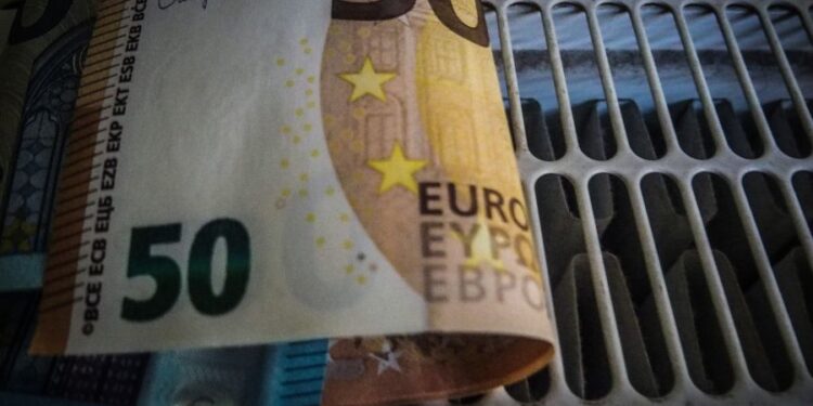 Πρεμιέρα αύριο για το πετρέλαιο θέρμανσης – Οι τιμές διάθεσης και τα κριτήρια για το επίδομα θέρμανσης