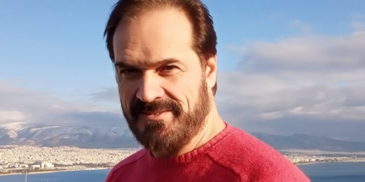 Ο Χρήστος Λιακόπουλος μας μιλά για την παράσταση” Προμηθέας Εσταυρωμένος”