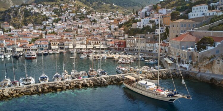 Κορυφαίος νησιωτικός προορισμός της Ελλάδας για το 2023 τα νησιά του Σαρωνικού