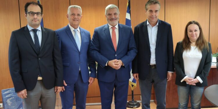 Περιφέρεια Αττικής: Νέες σχολικές υποδομές στους Δήμους Μαρκοπούλου-Μεσογαίας και Κυθήρων