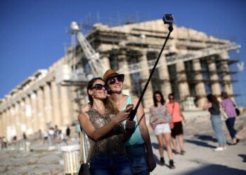 ΤτΕ: 22,6 εκατ. τουρίστες μπήκαν στην Ελλάδα στο 8μηνο