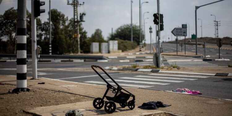 Ένα μήνα μετά την επίθεση της 7ης Οκτωβρίου, το Ισραήλ πενθεί