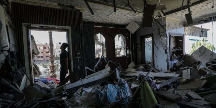 Reuters: Συμφωνία για απελευθέρωση 50 ομήρων και τριήμερη κατάπαυση πυρός