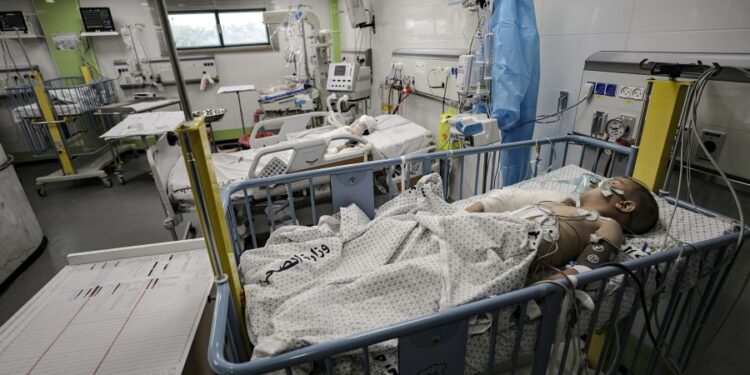 Γάζα: 29 πρόωρα βρέφη απομακρύνθηκαν από το Αλ Σίφα
