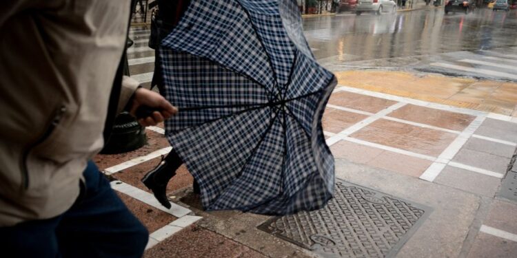 Επικαιροποίηση έκτακτου δελτίου ΕΜΥ: Θυελλώδεις άνεμοι, καταιγίδες και πτώση θερμοκρασίας