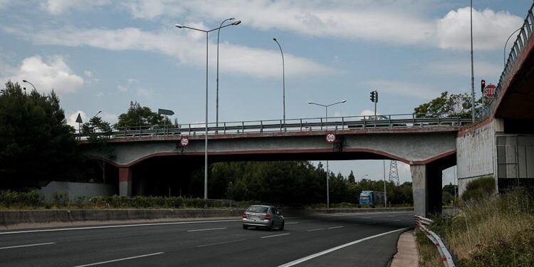Δήμος Κηφισιάς: Ζητά στοιχεία για την στατική επάρκεια της γέφυρας της Βαρυμπόμπης