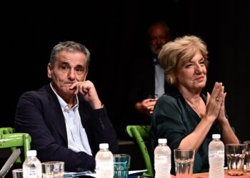 Αποχώρηση από τον ΣΥΡΙΖΑ προαναγγέλλει ο Τσακαλώτος.