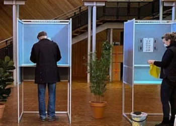 Άνοιξαν οι κάλπες στην Ολλανδία – Άνοδο της ακροδεξιάς δείχνουν οι δημοσκοπήσεις