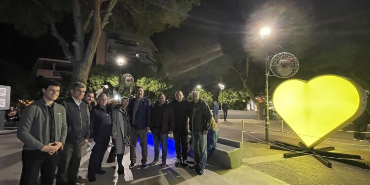Δήμος Π.Φάληρου: Συμβολική φωταγώγηση για την αναγνώριση της προσφοράς των εργαζομένων καθαριότητας