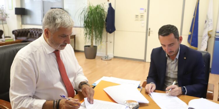 Περιφέρεια Αττικής: Αναβαθμίζονται αθλητικοί χώροι σχολείων του Δήμου Δάφνης-Υμηττού